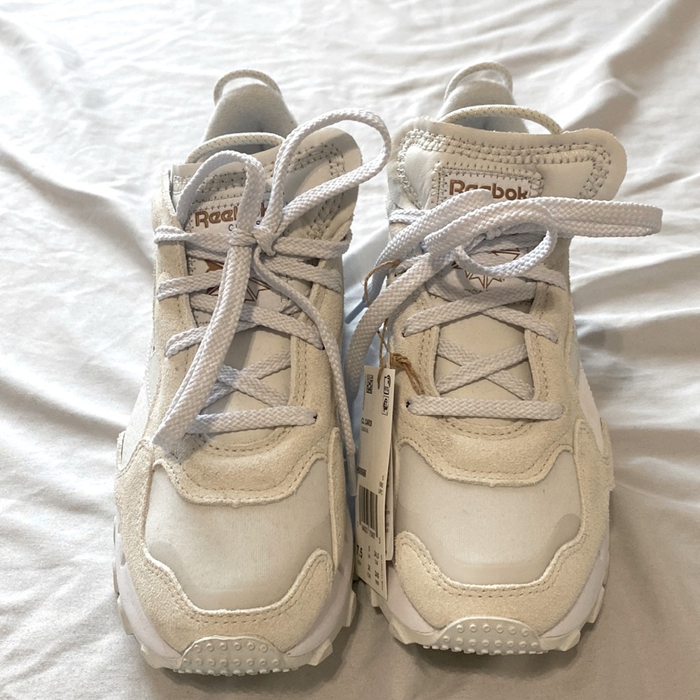 WOMEN'S REEBOK CARDI B CLASSIC LEATHER CASUAL SHOES